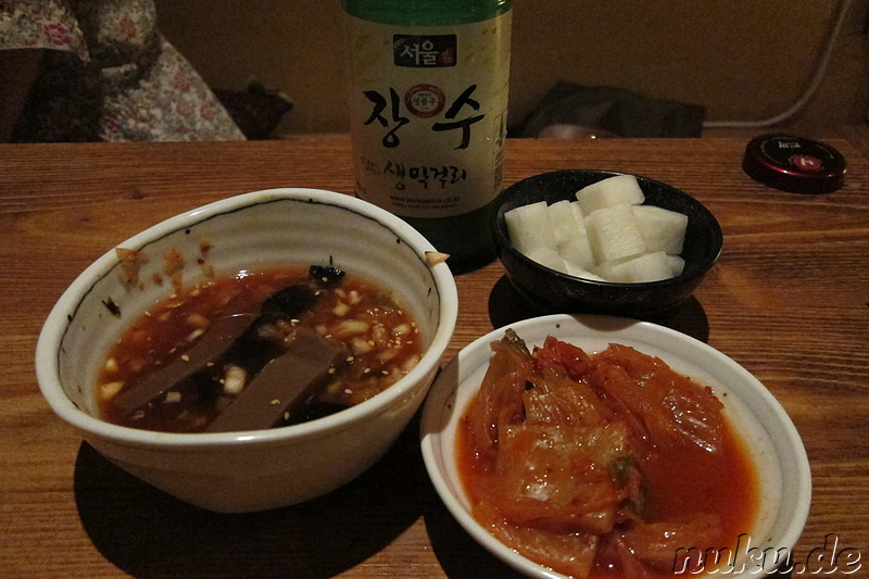 Beilagen (반찬), u.a. Kimchi (김치)