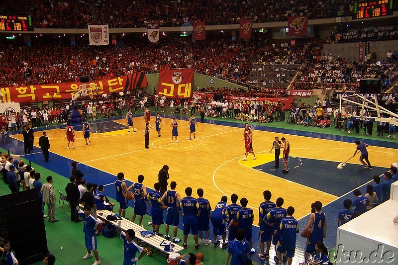 Beim Basketball-Spiel