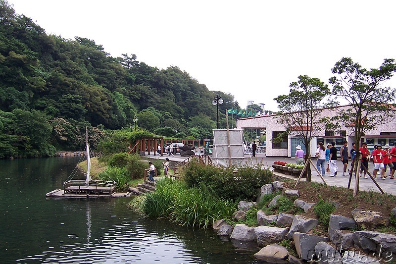 Beim Cheonjiyeon Wasserfall