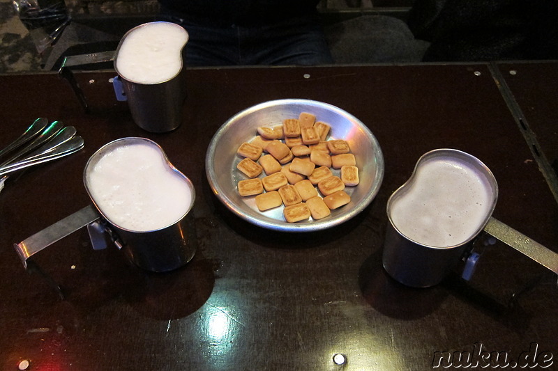 Bier und Snacks in der Dalknalda Bar