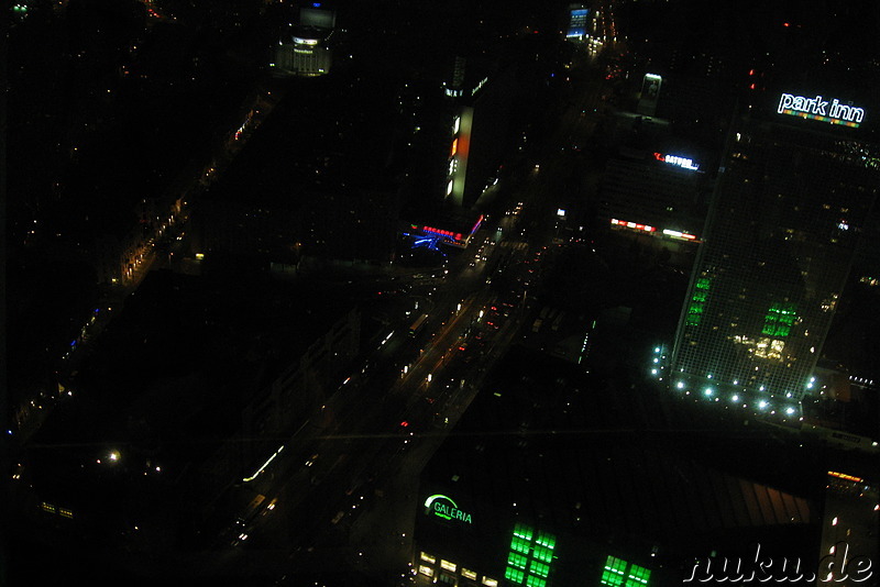 Blick auf Berlin bei Nacht vom Fernsehturm