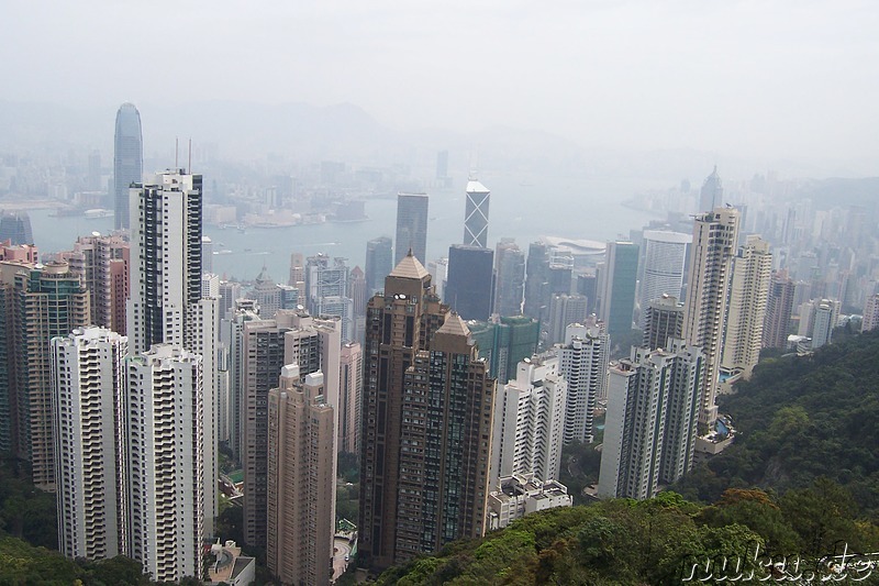 Blick auf Central (vorne) und Kowloon