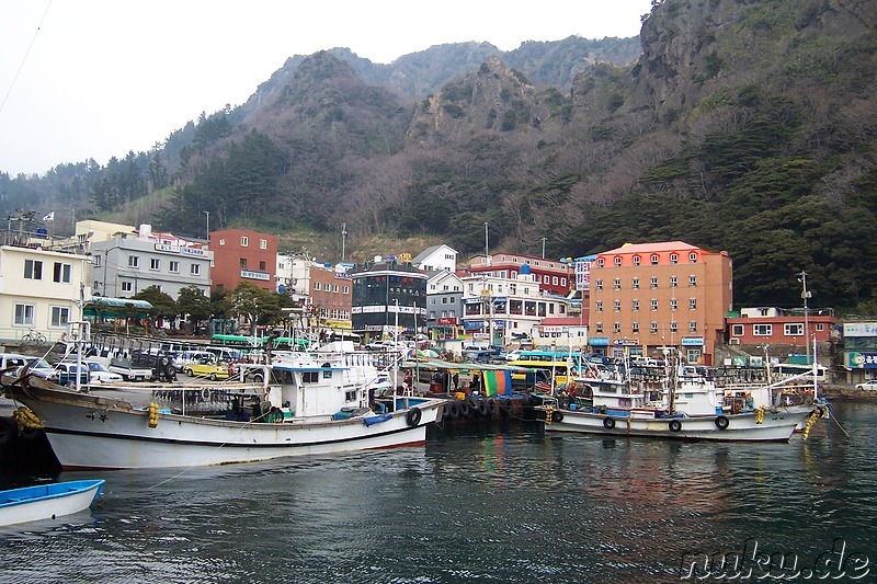 Blick auf den Hafen von Dodong-ri