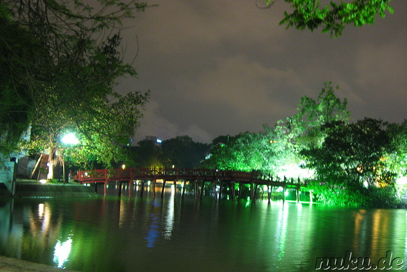 Blick auf den Hoan Kiem See bei Nacht