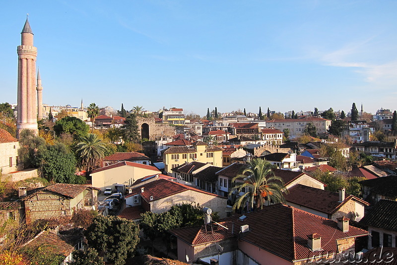 Blick auf die Dächer der Altstadt von Antalya, Türkei