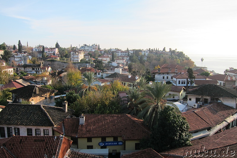 Blick auf die Dächer der Altstadt von Antalya, Türkei