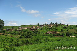 Blick auf ein burmesisches Dorf am Inle See in Myanmar