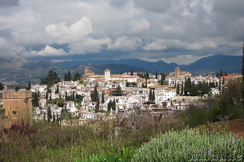 Blick auf Granada von der Alhambra in Granada, Spanien