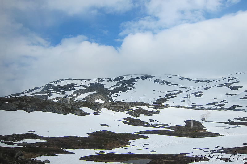 Blick aus dem Fenster auf der Zugfahrt von Myrdal nach Oslo in Norwegen