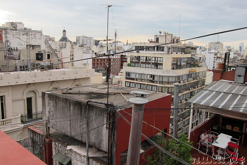 Blick vom Dach des Terrazas Estoril Hostel in Buenos Aires, Argentinien