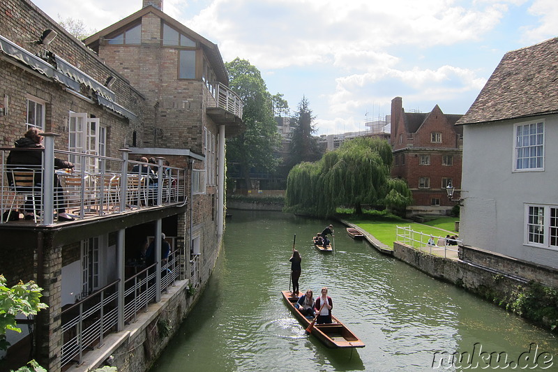 Boote auf dem Cam in Cambridge, England