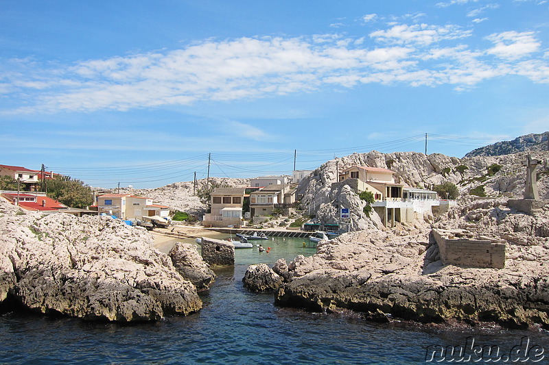 Bootsfahrt zu den Kalksteinbuchten Les Calanques in der Nähe von Marseille, Frankreich