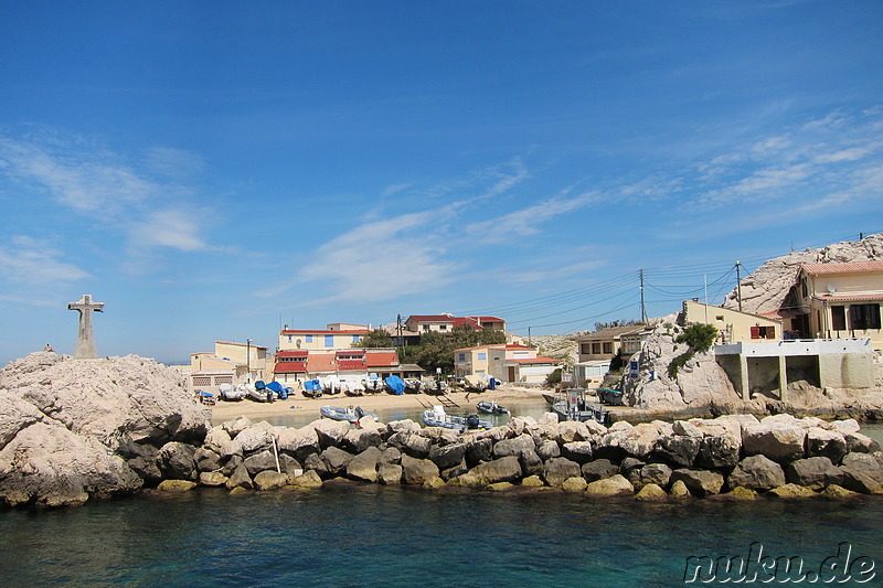 Bootsfahrt zu den Kalksteinbuchten Les Calanques in der Nähe von Marseille, Frankreich