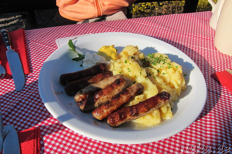 Bratwürste im Biergarten Hexenhäusle in Nürnberg