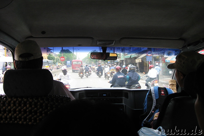 Busfahrt vom Flughafen ins Stadtzentrum von Hanoi