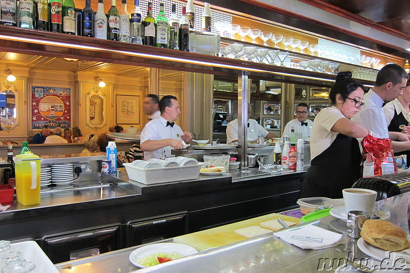 Cafe Cordina in Valletta, Malta