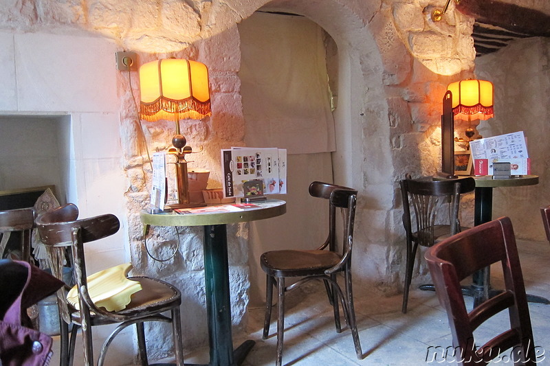 Cafe de Sade in Lacoste im Naturpark Luberon, Frankreich