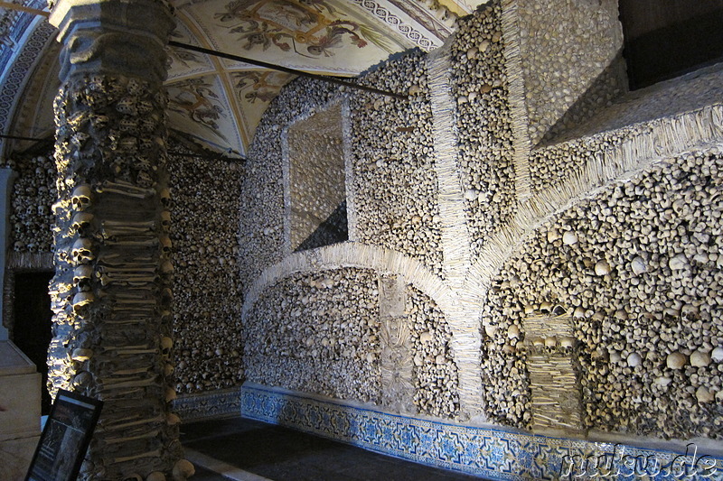 Capela dos Ossos - Knochenkapelle in Evora, Portugal