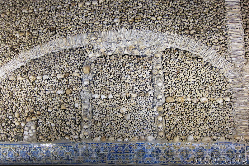 Capela dos Ossos - Knochenkapelle in Evora, Portugal