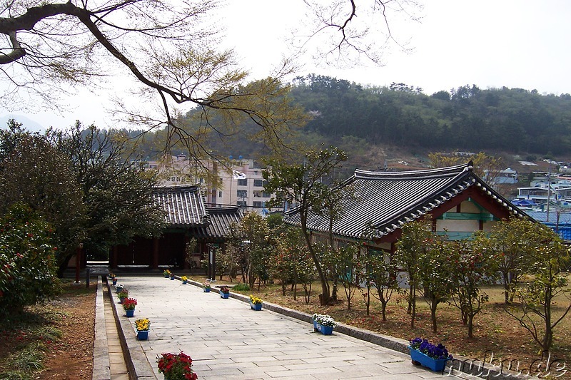 Chungnyeolsa Shrine