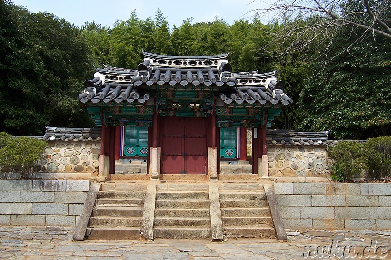 Chungnyeolsa Shrine