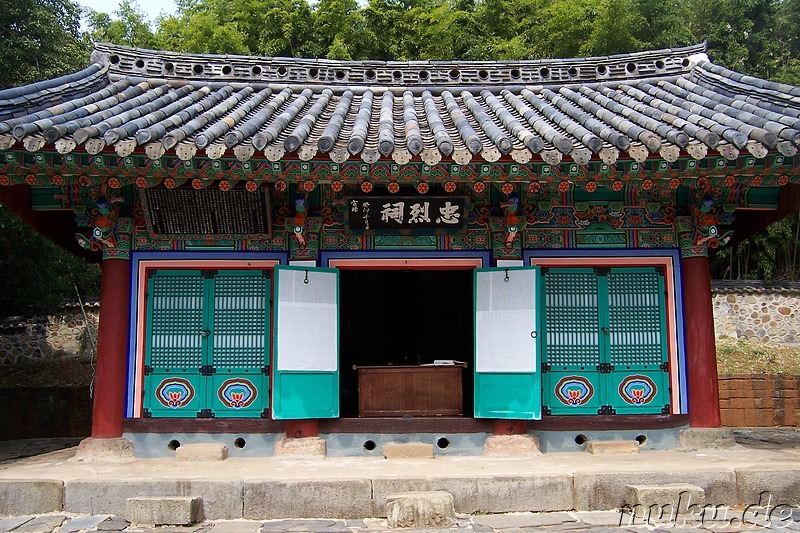 Chungnyeolsa Shrine