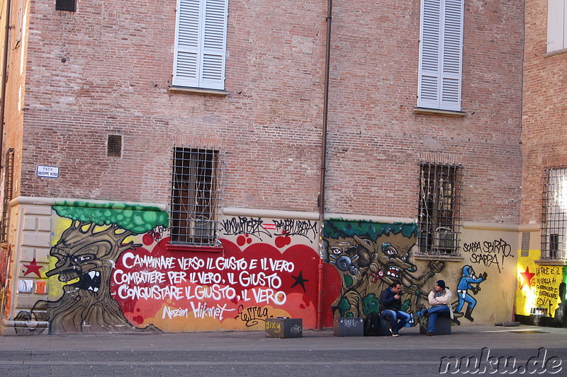 Das bunte Universitätsviertel von Bologna, Italien