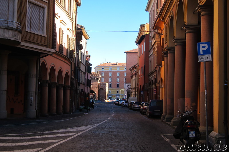 Das bunte Universitätsviertel von Bologna, Italien