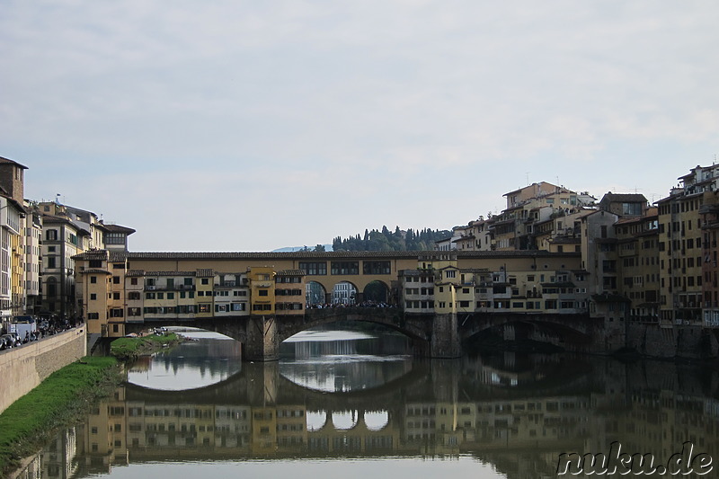 Der Ponte Vecchio über den Arno in Florenz, Italien