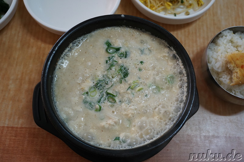 Deulggae Sundubu (들깨순두부) -  Eintopf mit weichem Tofu und gemahlenen Sesamsamen