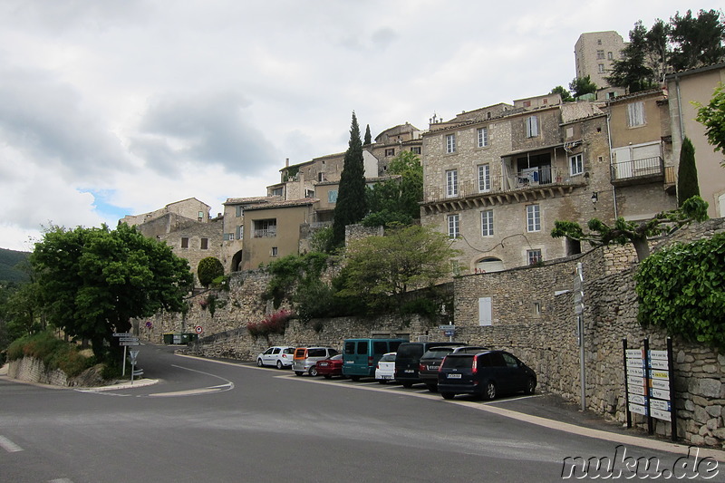 Die Altstadt von Lacoste im Naturpark Luberon, Frankreich