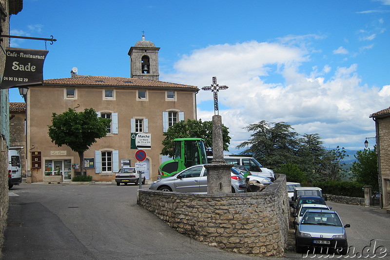 Die Altstadt von Lacoste im Naturpark Luberon, Frankreich