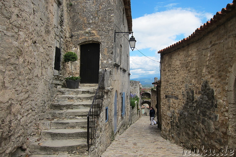 Die Altstadt von Lacoste im Naturpark Luberon, Frankreich