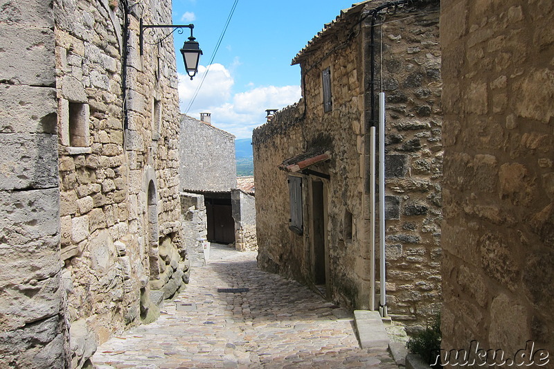 Die Altstadt von Lacoste im Naturpark Luberon, Frankreich