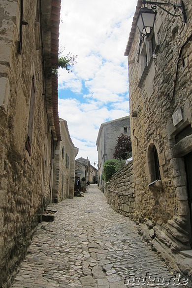 Die Altstadt von Lacoste im Naturpark Luberon, Frankreich