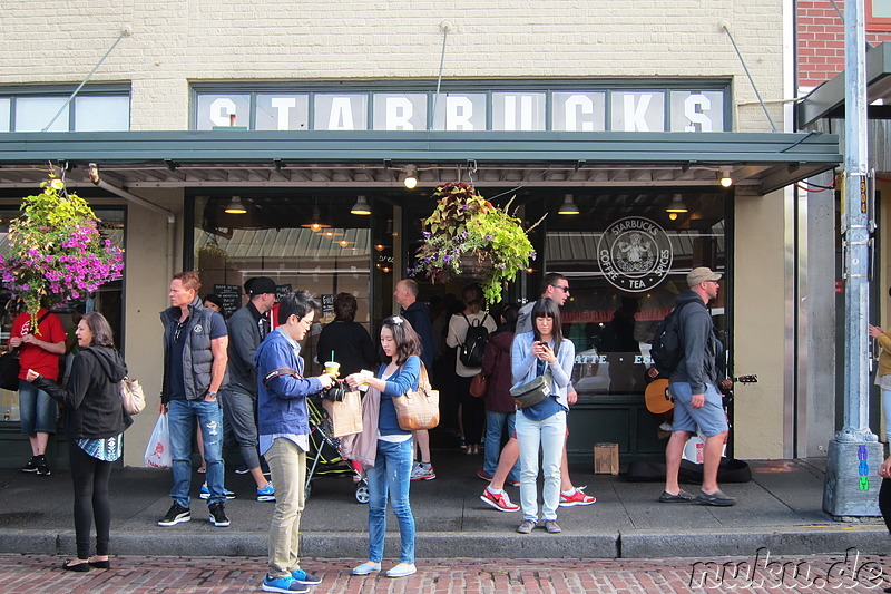 Die erste Starbucks-Filiale am Pike Place Market in Seattle, U.S.A.