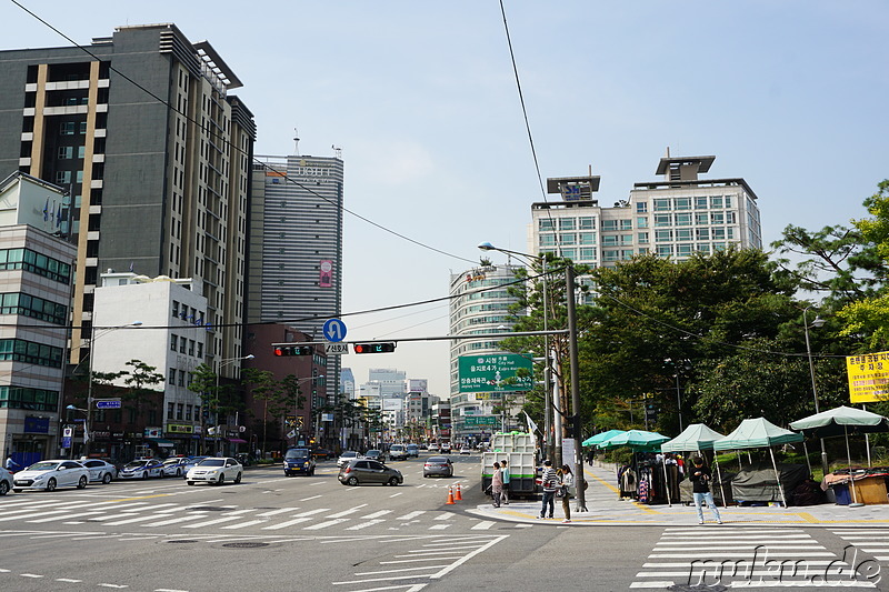 Die Euljiro (을지로), eine der großen Straßen im Zentrum von Seoul, Korea