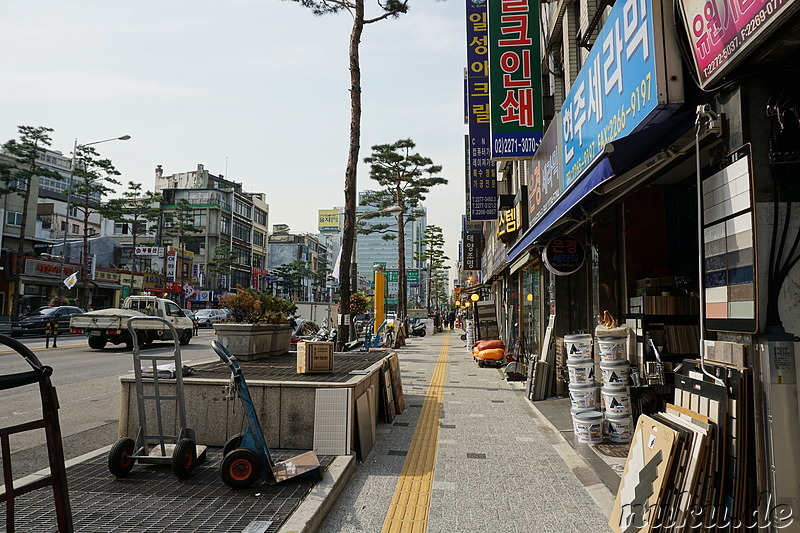 Die Euljiro (을지로), eine der großen Straßen im Zentrum von Seoul, Korea