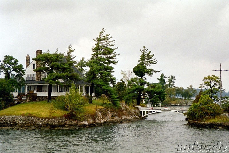 Die kleinste internationale Brücke der Welt verbindet eine kanadische und US-amerikanische Insel der Inselgruppe Thousand Islands