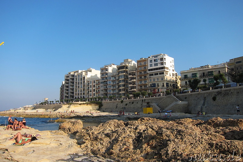 Die steinernen Strände von Sliema auf Malta