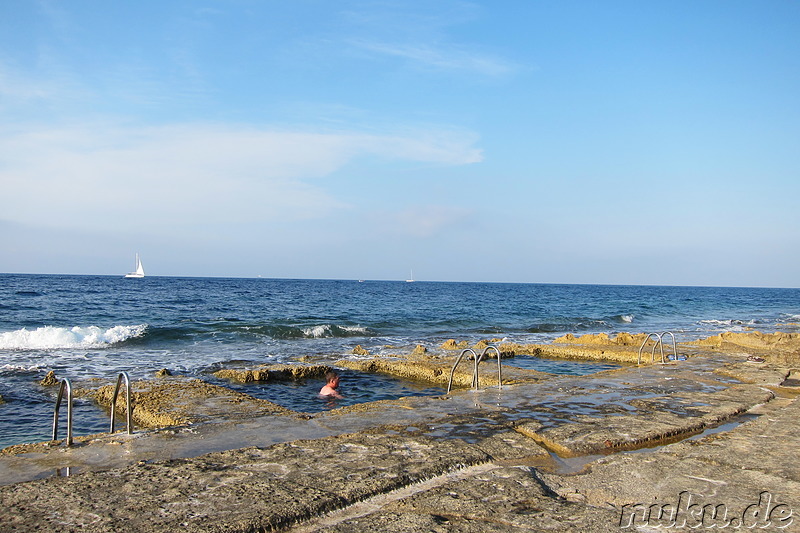 Die steinernen Strände von Sliema auf Malta