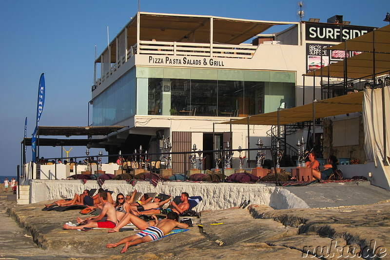 Die steinernen Strände von Sliema auf Malta