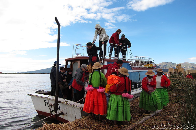 Die treibenden Inseln der Uros auf dem Titicaca-See, Peru