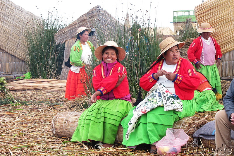 Die treibenden Inseln der Uros auf dem Titicaca-See, Peru