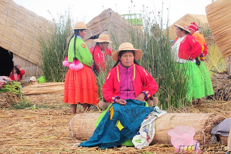 Die treibenden Inseln der Uros auf dem Titicaca-See, Peru