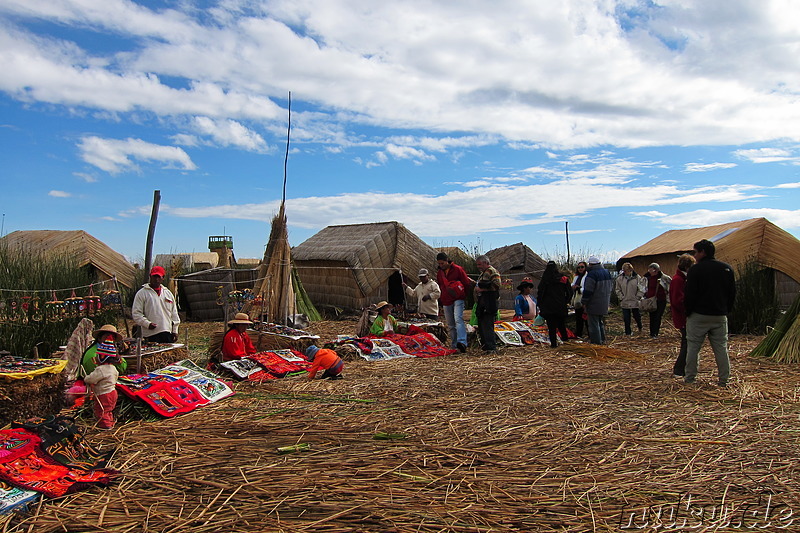 Die treibenden Inseln der Uros auf dem Titicaca-See, Peru