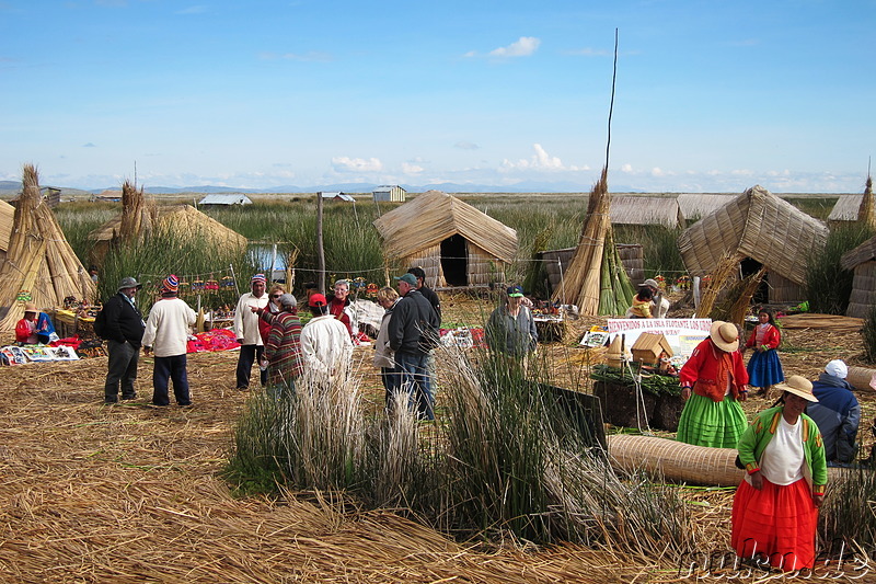 Die treibenden Inseln der Uros auf dem Titicaca-See, Peru