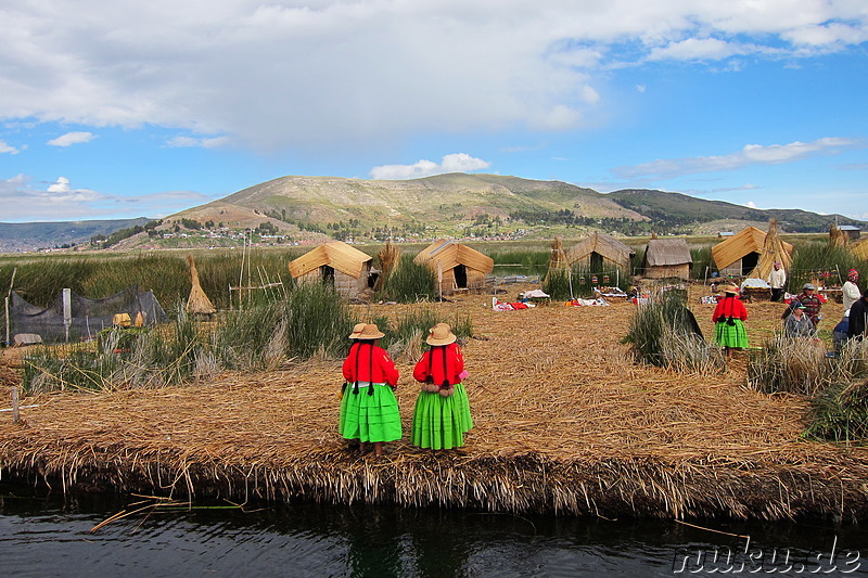 Die treibenden Inseln der Uros auf dem Titicaca-See, Peru