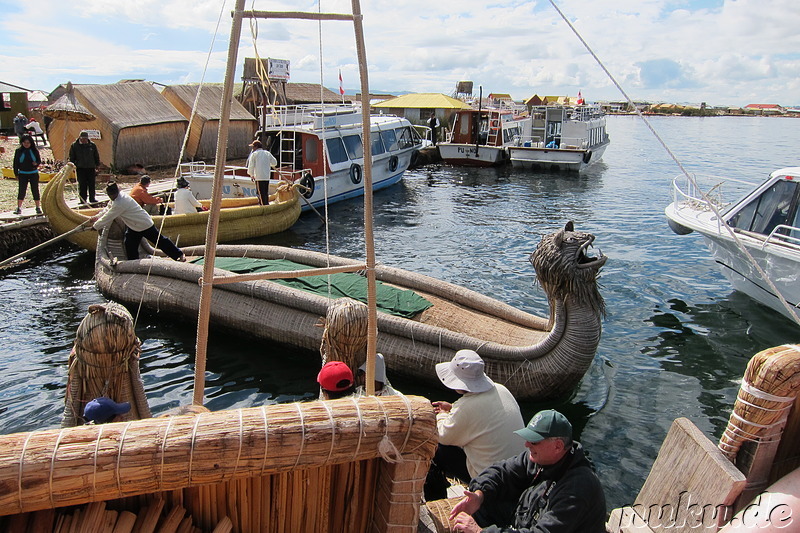 Die treibenden Inseln der Uros auf dem Titicaca-See, Peru