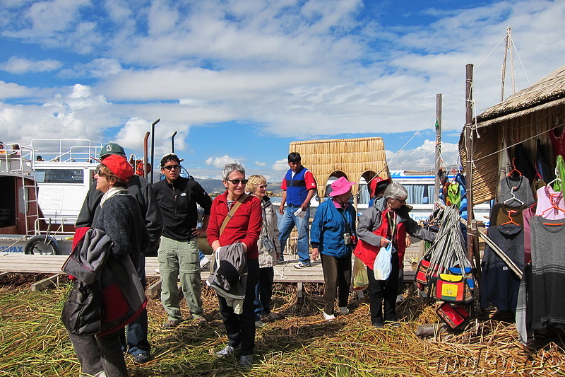 Die treibenden Inseln der Uros auf dem Titicaca-See, Peru